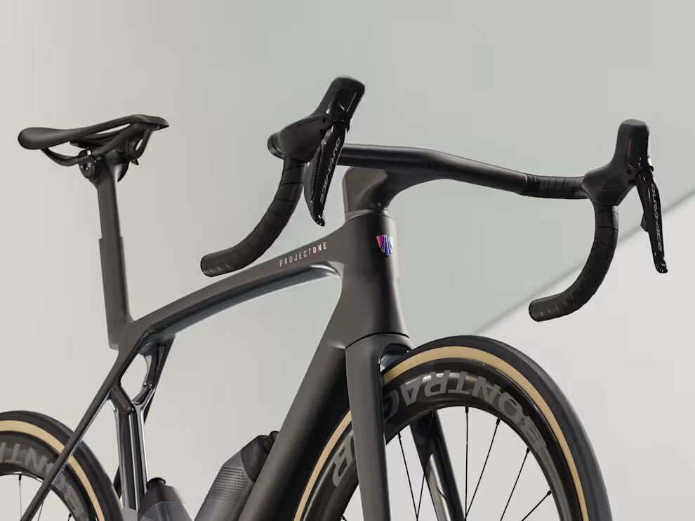 Vélo de route carbone – Shimano Dura-Ace Di2 – Roues Aeolus RSL 51